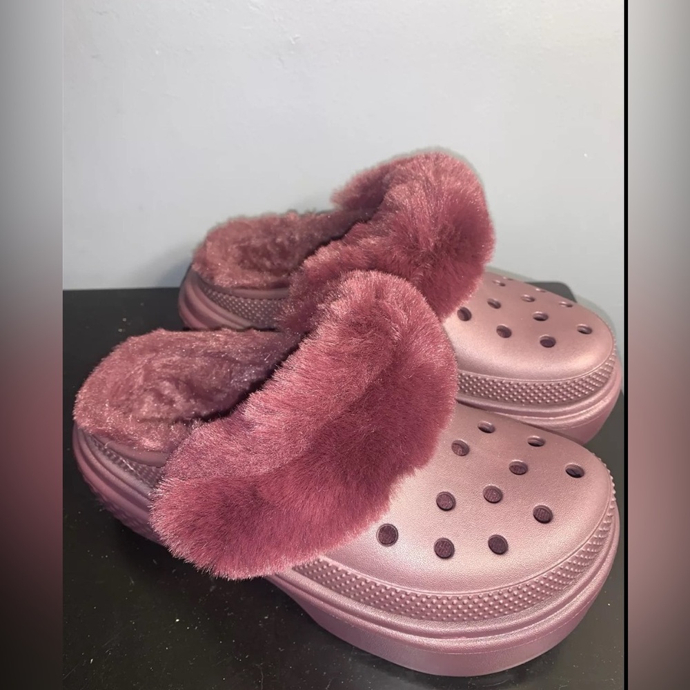 ✨SOLD✨ CROCS Burgundy Fuzzy Lined Mules